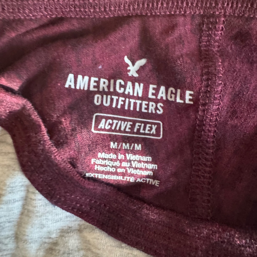 American Eagle NWT Men’s Active Flex T-Shirt Gray Burgundy Size M - Picture 6 of 7